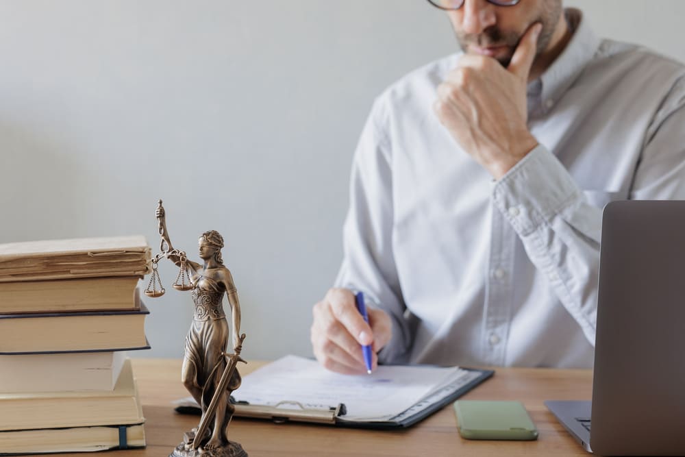 What is the Difference between Limited and Unlimited Contracts in UAE?
