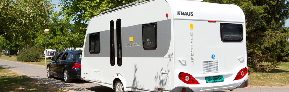 Caravan aan auto