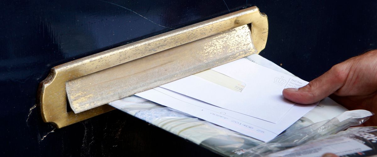 Brieven in brievenbus