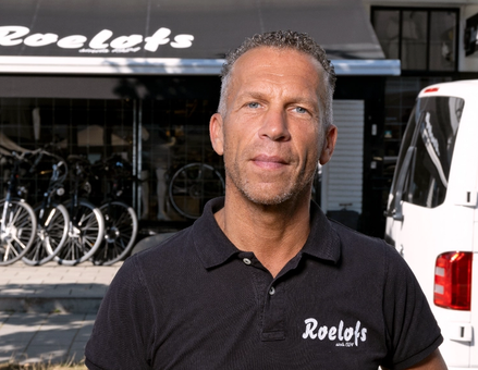 Marc Roelofs voor zijn fietsspeciaalzaak 