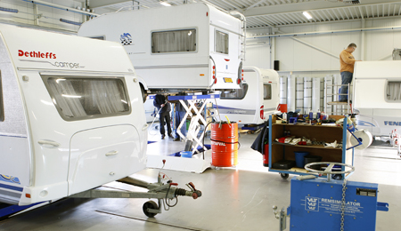 caravans in werkplaats