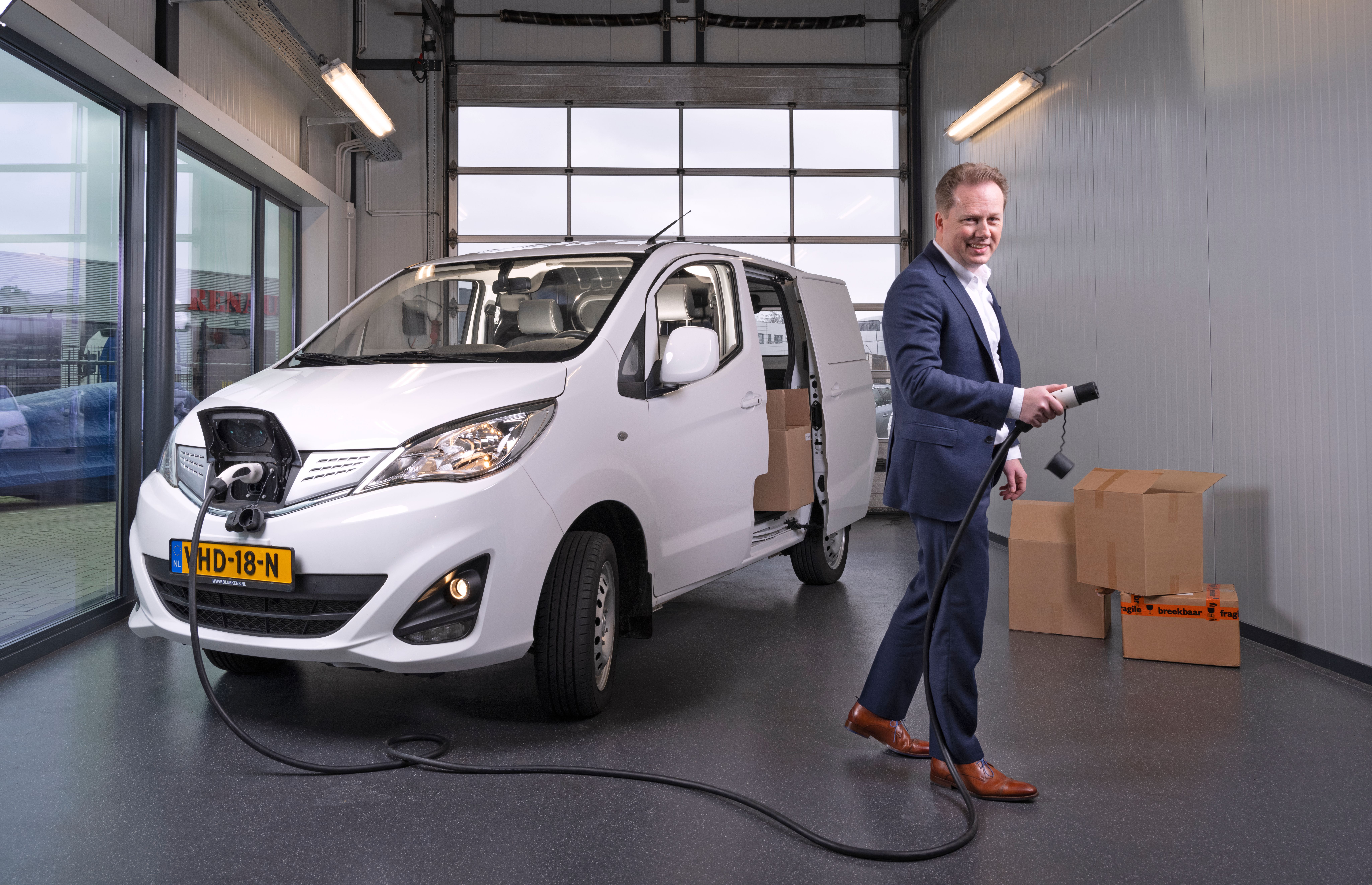 Gert- Jan Jonker met elektrisch busje 