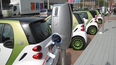 Elektrische auto aan laadpaal