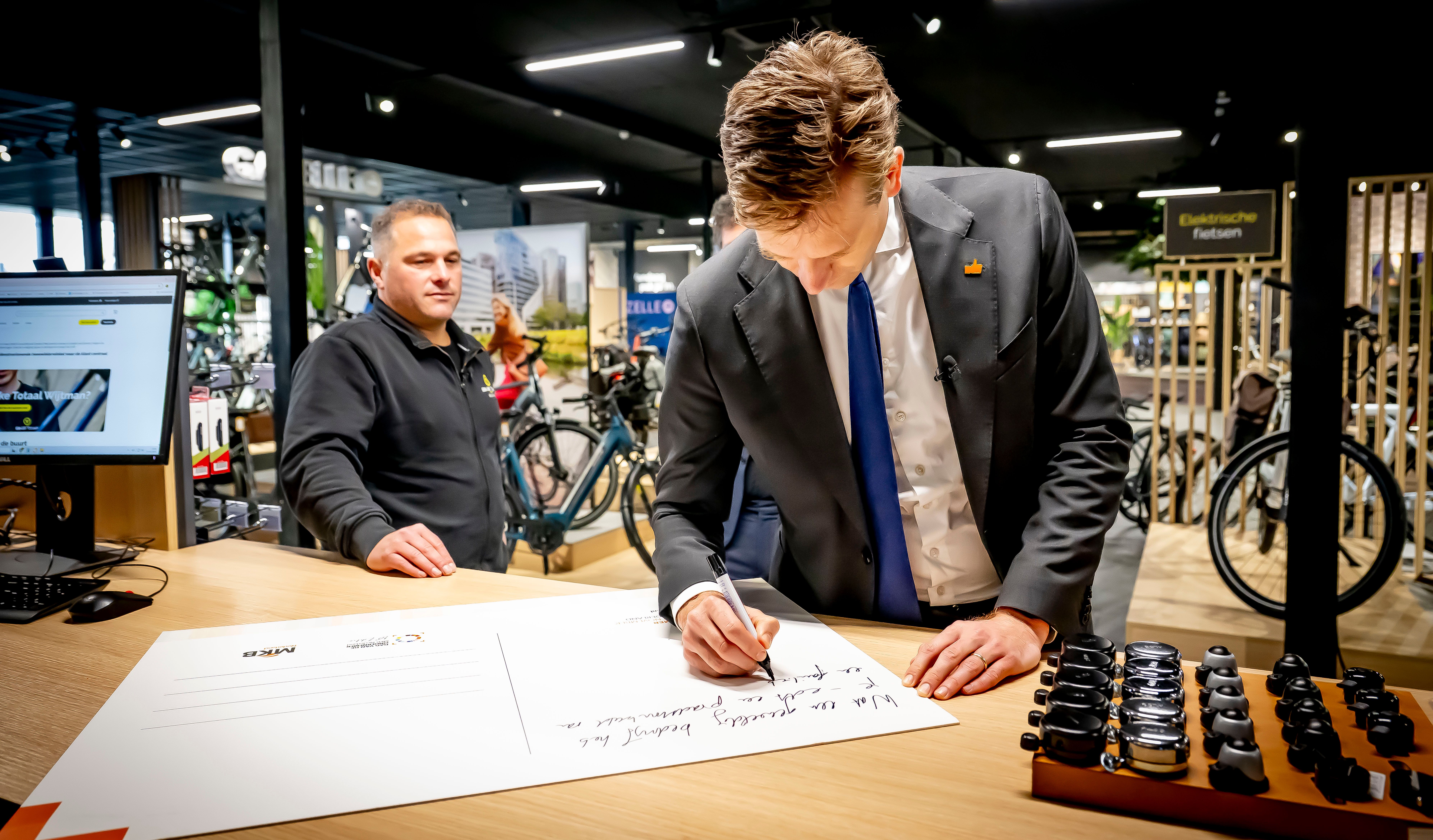 Bezoek demissionair minister Karremans en voorzitter van MKB Nederland Vonhof aan Arthur Wijtman