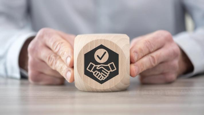 Blokje met handen schudden