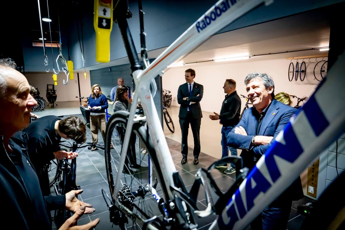 Bezoek demissionair minister Karremans en voorzitter van MKB Nederland Vonhof aan Arthur Wijtman