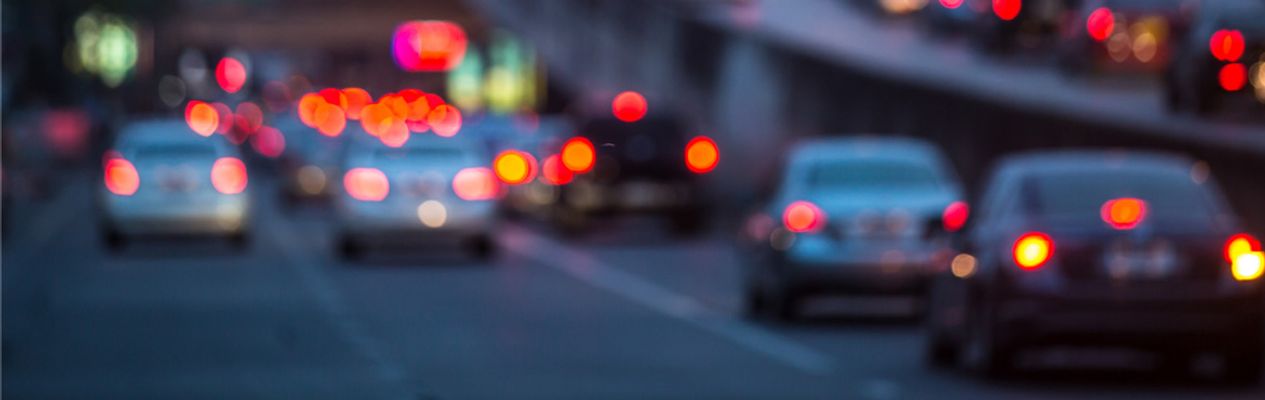 Snelweg auto verlichting