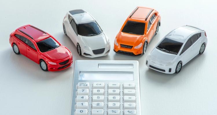 Vier auto's om een rekenmachine