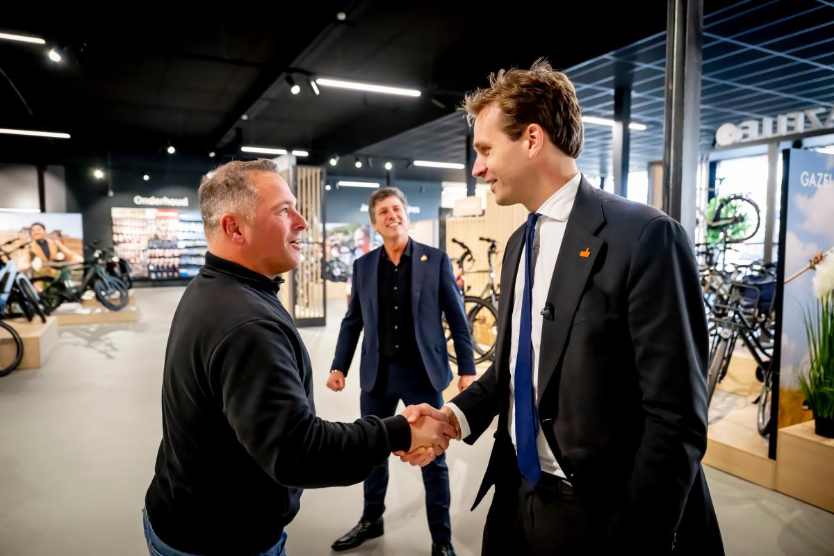 Bezoek demissionair minister Karremans en voorzitter van MKB Nederland Vonhof aan Arthur Wijtman