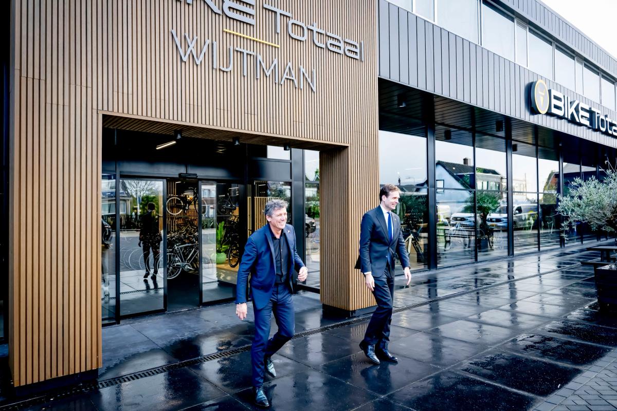 Bezoek demissionair minister Karremans en voorzitter van MKB Nederland Vonhof aan Arthur Wijtman