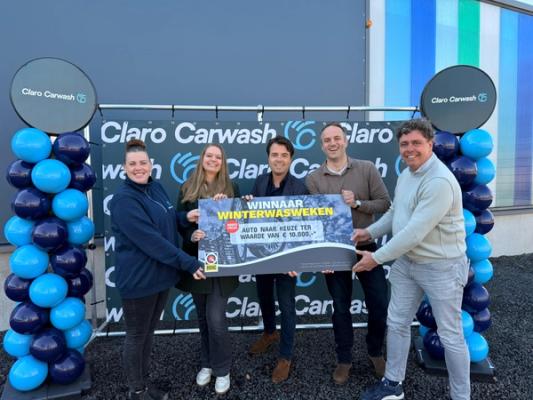 Winnaar Carlijn Kruit (tweede van links)