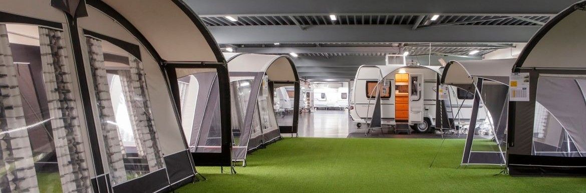 Nieuwe caravan met voortent
