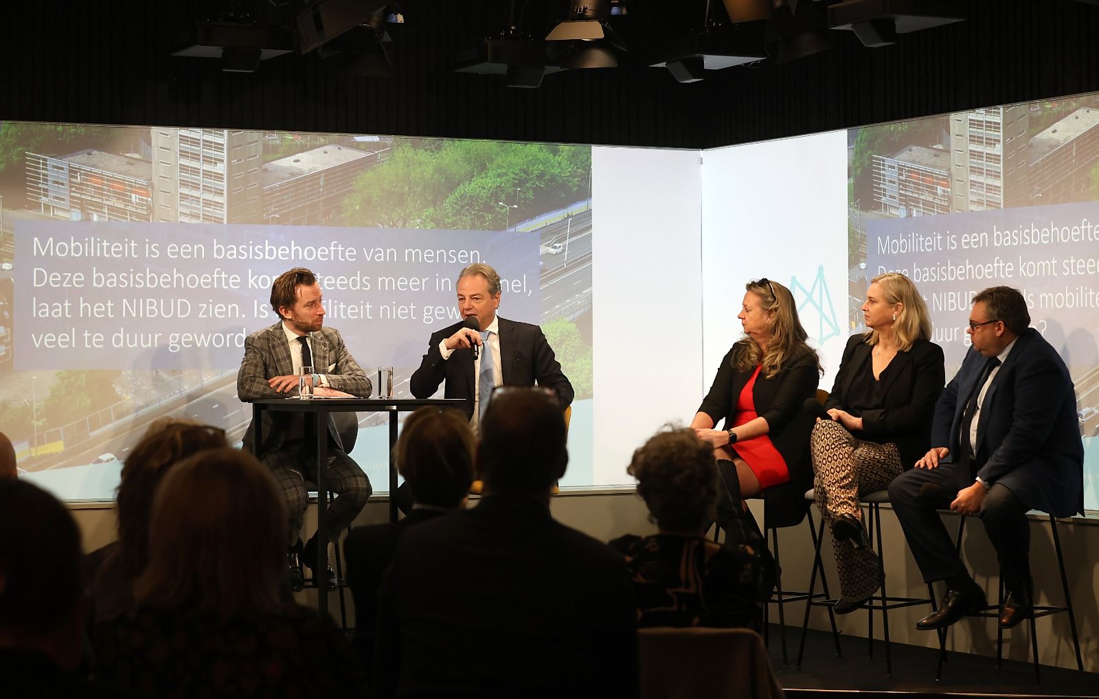 Minister Madlener aan het woord