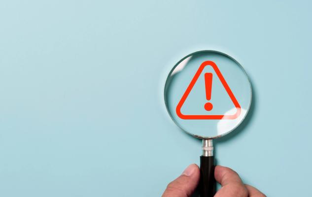 Gevarendriehoek onder vergrootglas