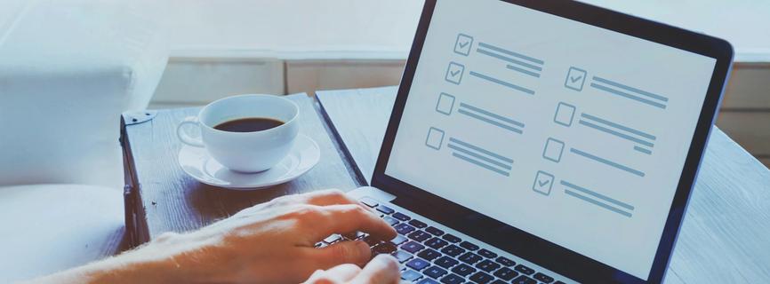 Vragenlijst op laptop