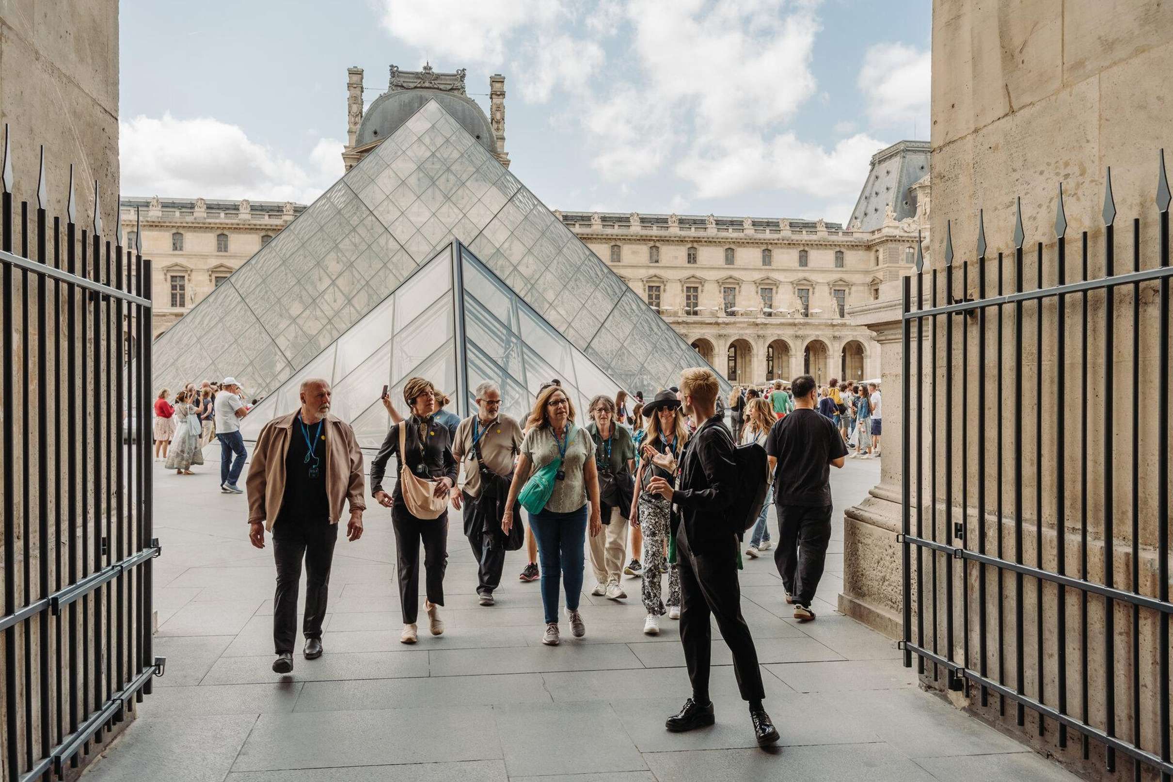 Paris Full-Day Tour: Louvre, Montmartre & Seine Cruise, Paris — photo 4