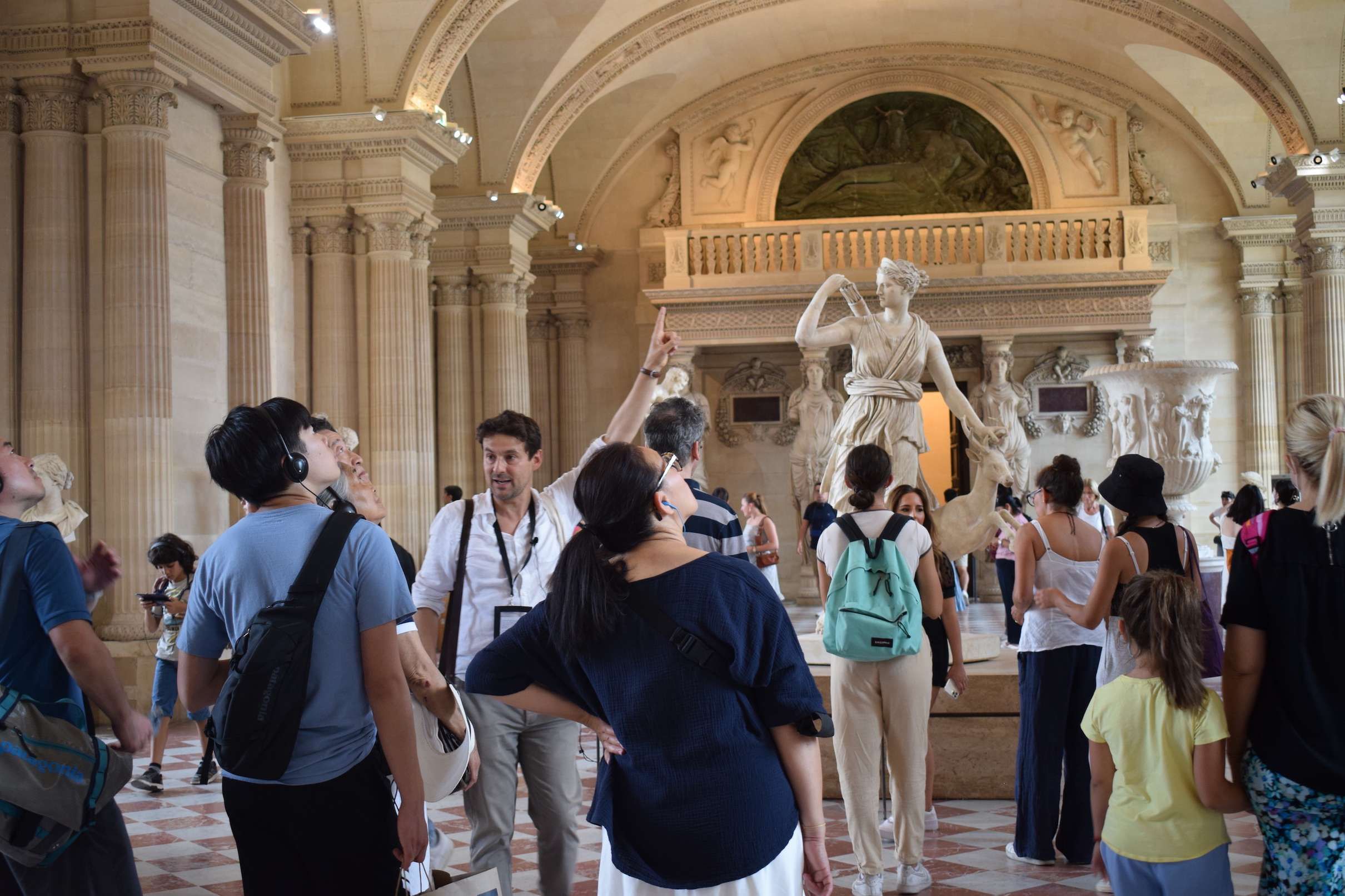 Intimate Louvre Tour: 6-Guest Max with Reserved Entry, Paris — photo 1