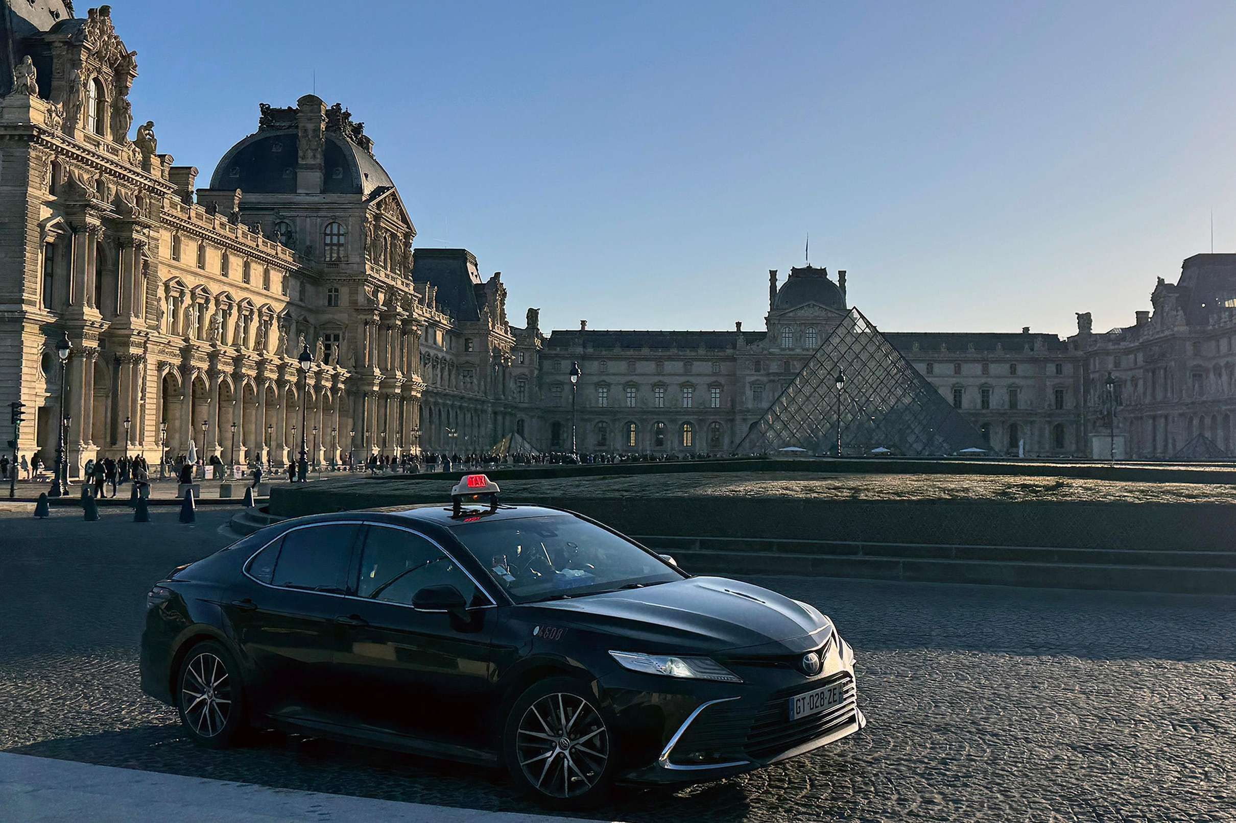 Louvre Private Tour with Hotel Pickup & Personal Guide, Paris — photo 1