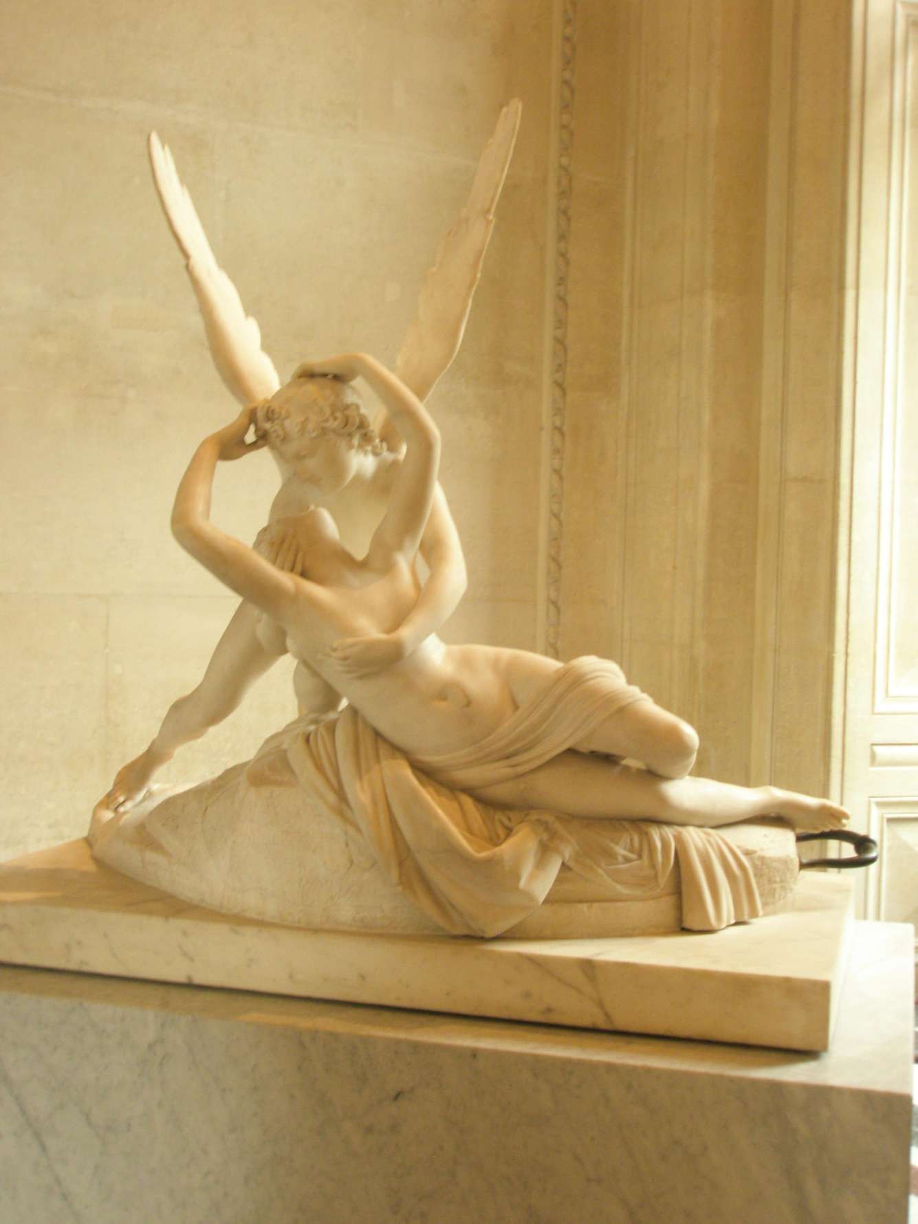 Interactive Louvre Family Tour: Kids Detective Experience, Paris — photo 3