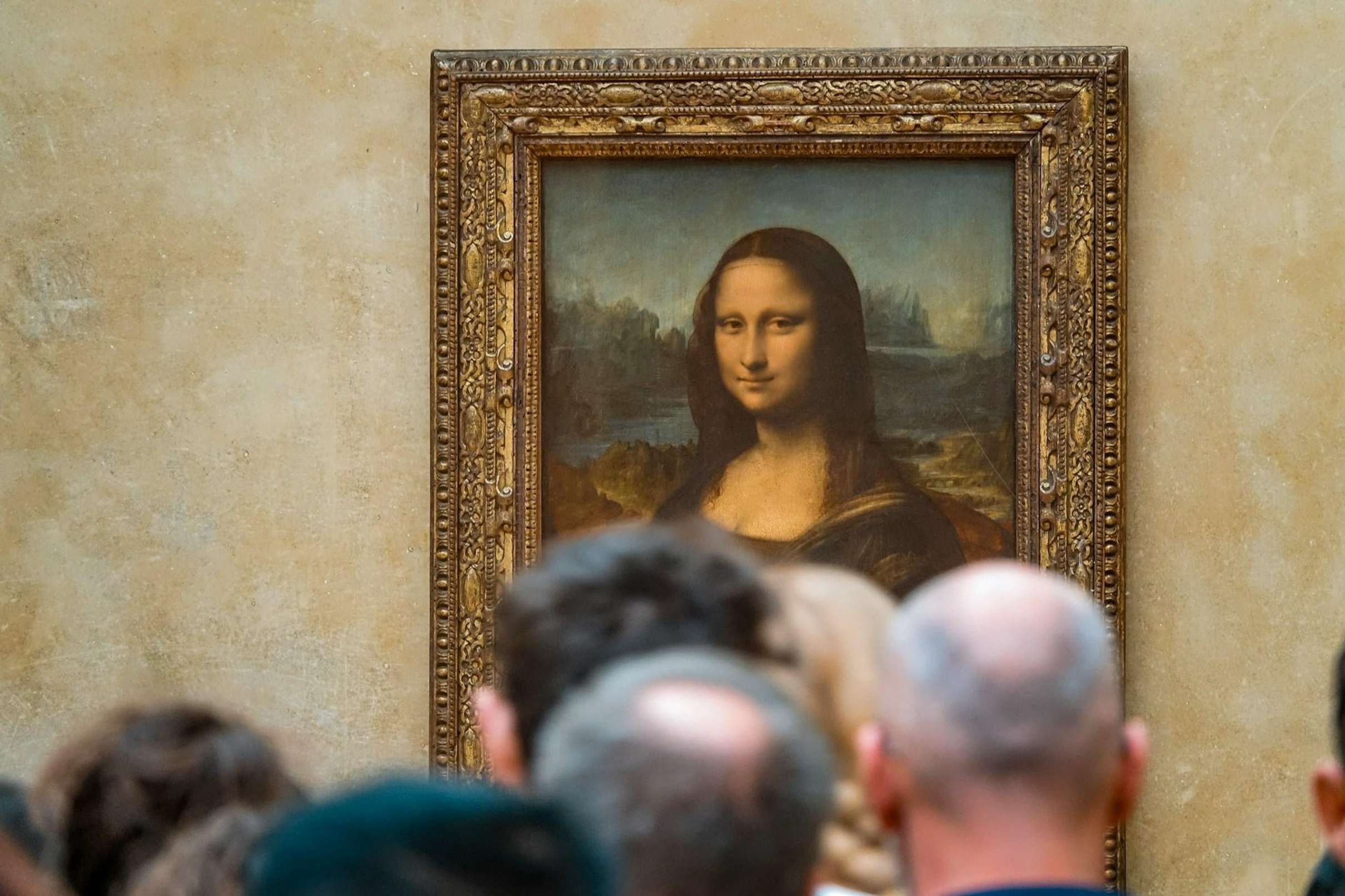 Spanish-Language Louvre Tour: 6-Guest Max Guide, Paris — photo 1