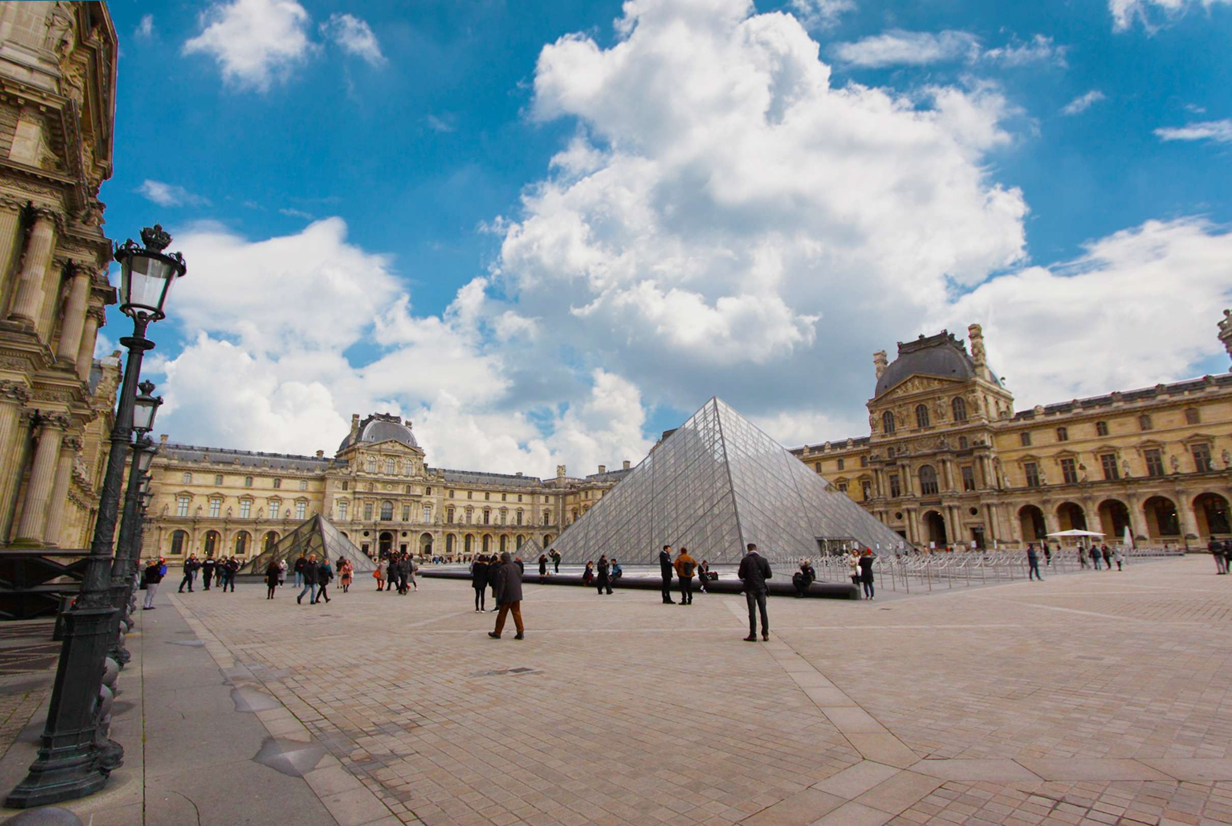 Louvre Highlights Guide: Mona Lisa & Medieval Foundations, Paris — photo 1