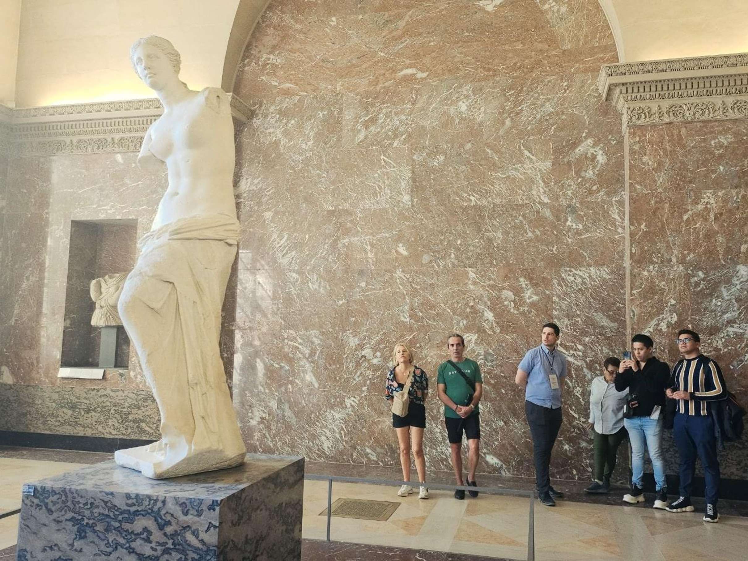 Spanish-Language Louvre Tour: 6-Guest Max Guide, Paris — photo 4
