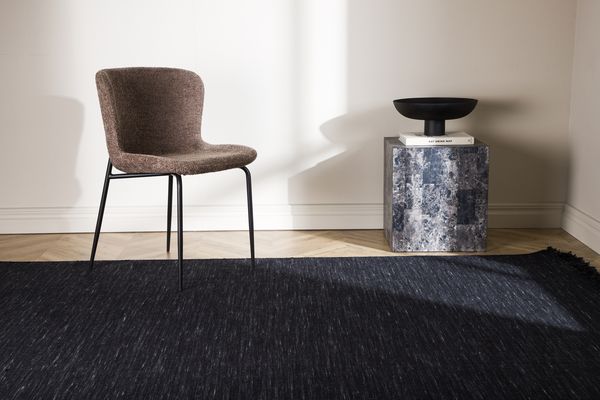 Elton Matta Svart — alternativ vy