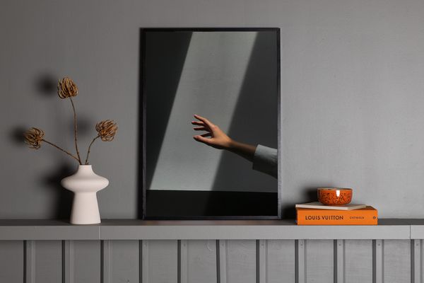 Reaching Hand Posters Grå — alternativ vy