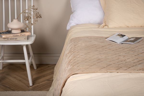 Jilly Överkast Beige — Hemvaruhuset