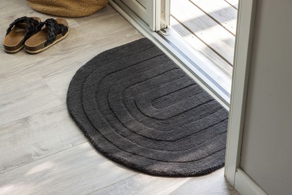 Nora Ovala Matta Svart — alternativ vy