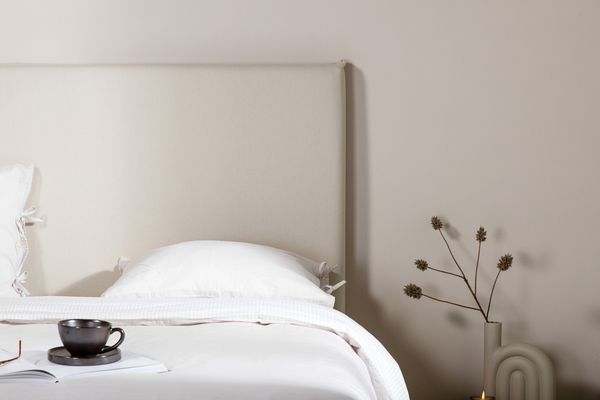 Saga Sänggavelöverdrag Beige — Hemvaruhuset