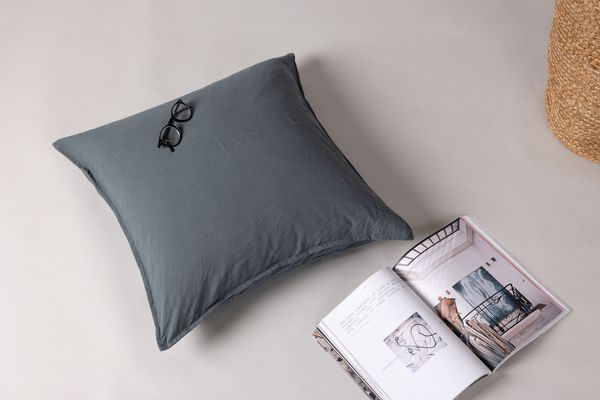 Ronja Kuddfodral Mörkgrå — alternativ vy