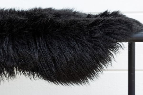 Katy Pläd Svart i svart (acrylic) — alternativ vy