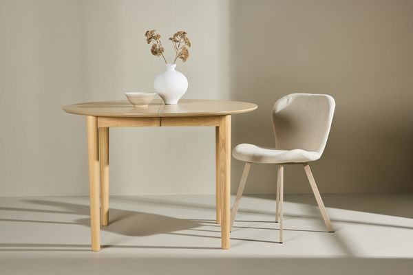 Gilda Matbord Vitputsad — alternativ vy