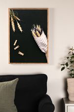 Flowers on table Posters Svart bild 4