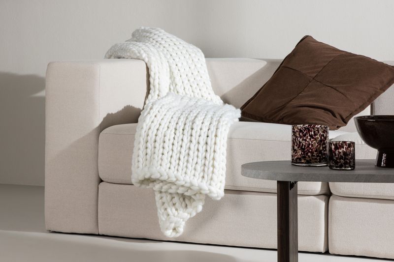 Kate Plädar - Alternate view