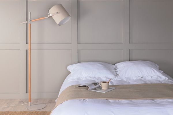 Dennis Golvlampa Beige — Hemvaruhuset