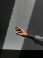 Reaching Hand Posters Grå bild 1