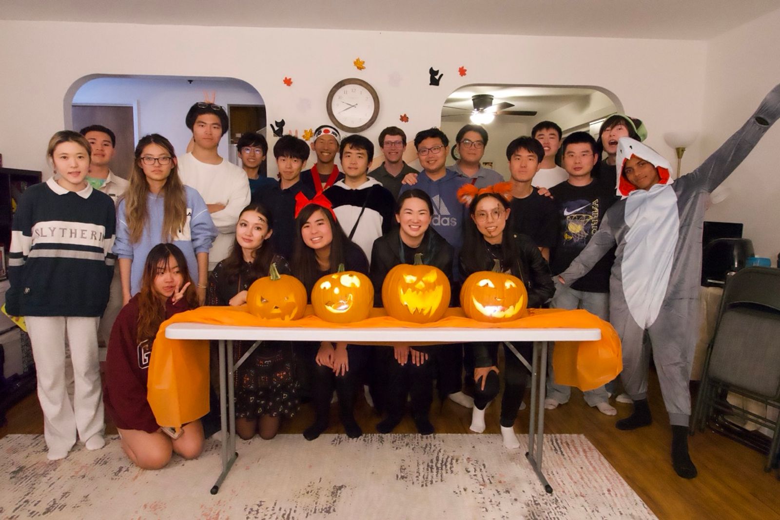Halloween Party: Pumpkin carving