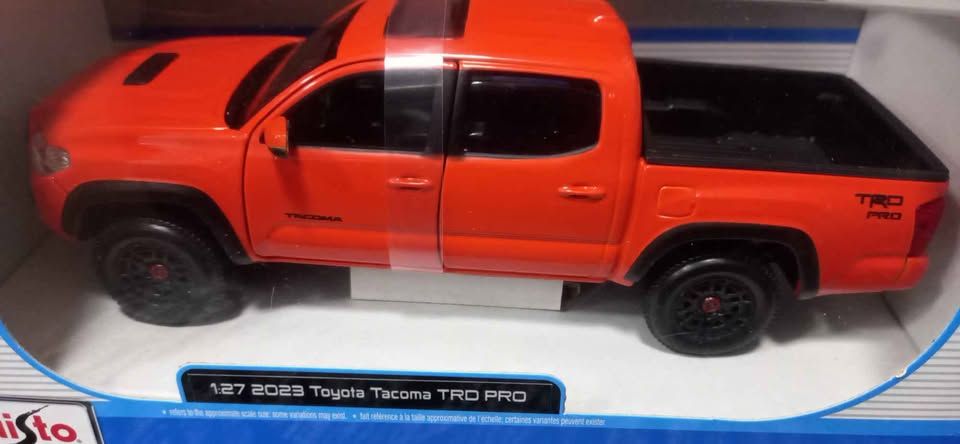 Maisto Special Edition 1:24 Toyota Tacoma TRD Pro Diecast Truck - Red view 2