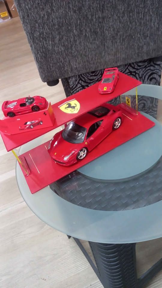 Ferrari Diorama with F40 - F50 and 458 italia view 4
