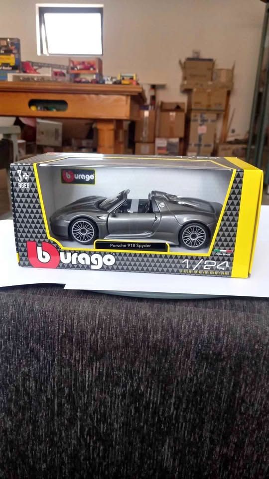 Burago 1:24 Porsche 918 SPYDER die cast R500