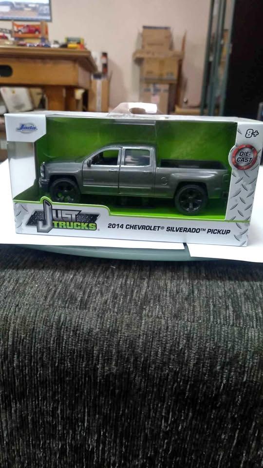 Jada 1:32 2014 chev Silverado pickup die cast R200