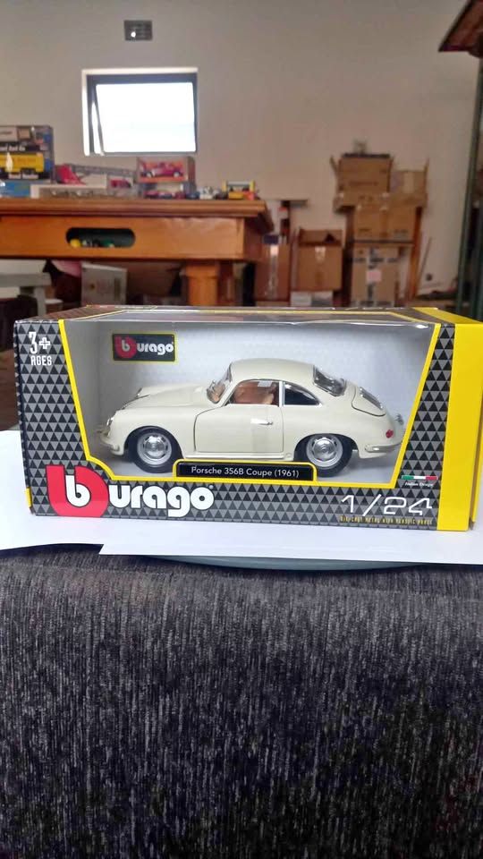 Burago 1:24 Porsche 356B Coupe (1961) die cast R500