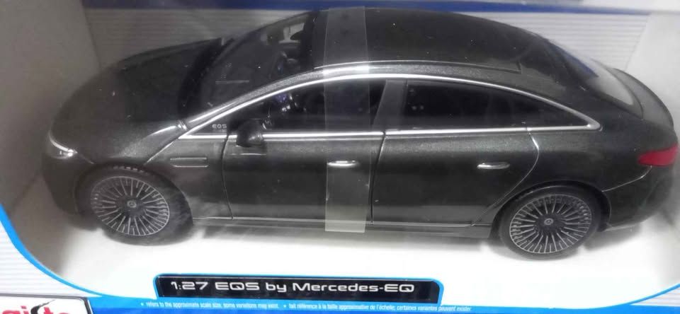 Maisto Special Edition 1:27 Mercedes-Benz EQS Diecast Model - Black view 2