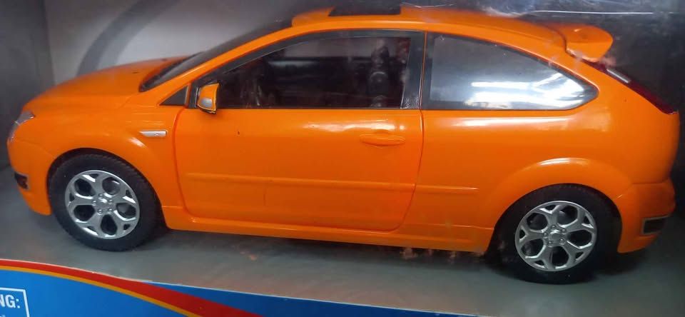 FORD FOCUS ST - 1:18 - Very RARE Officially Licensed by Ford view 2
