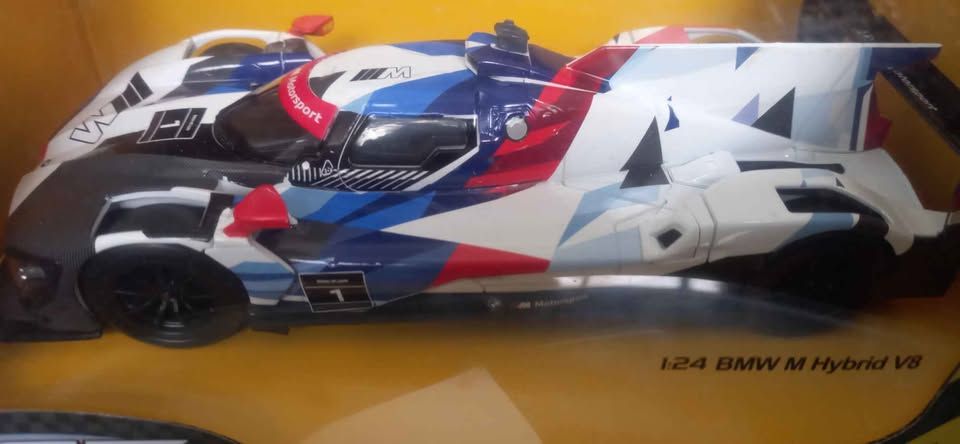 1:24 BMW M HYBRID V8 view 2
