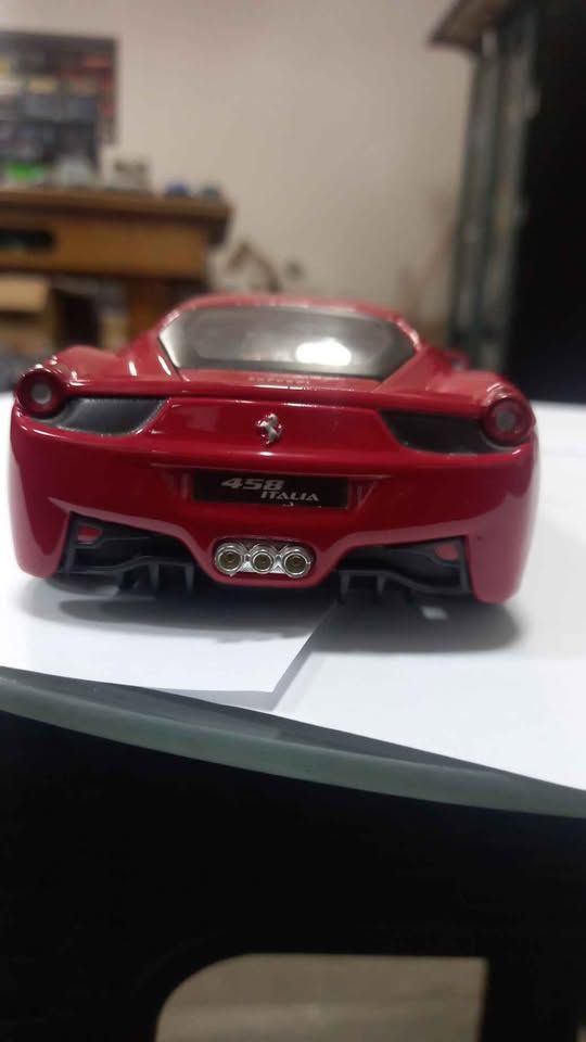 Maisto Ferrari 458 italia - scale 1:24  view 2