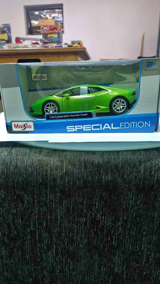 Maisto 1:24 Lamborghini hurricancoupe - die cast. R400