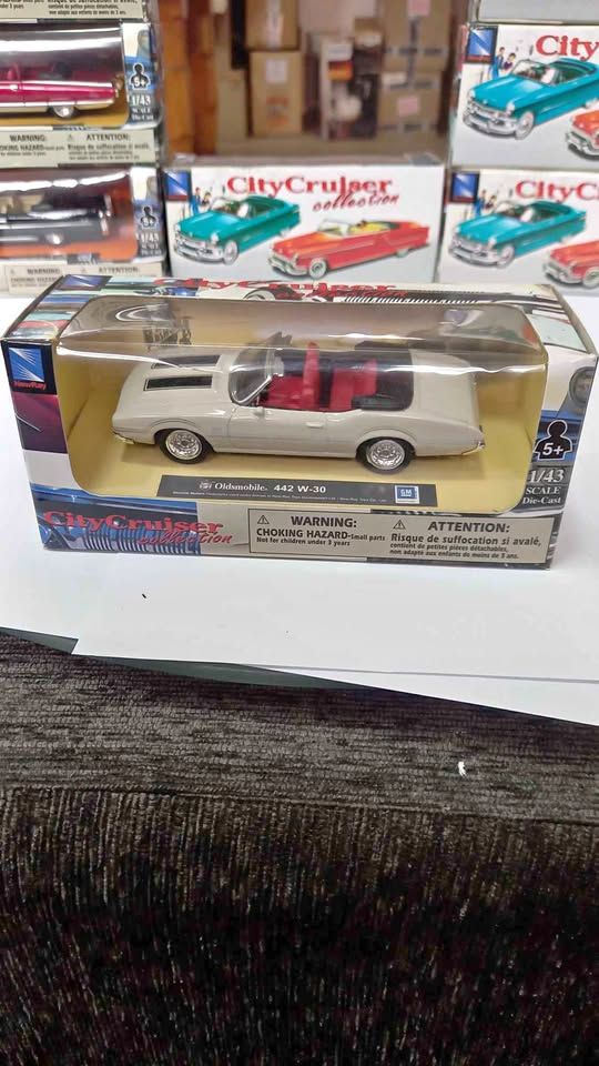 New Ray 1:43 Oldsmobile 442 W-30 die cast - R200